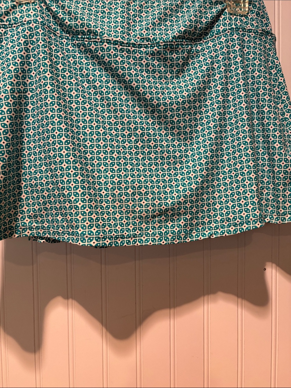 Beach House Mary Geometric Print Mini Swim Skirt in Teal and White Sz M